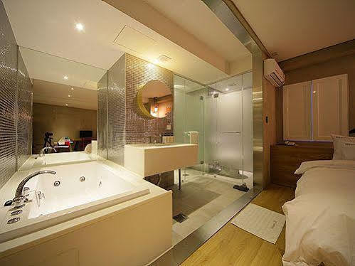 Sinchon Hotel Gaeul Seoul Bagian luar foto